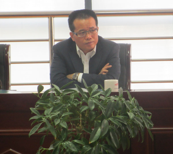 熱烈歡迎區領導蒞臨我司調研指導(圖1) 熱烈歡迎區領導蒞臨我司調研指導(圖1)